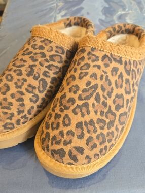 Leopard Print Cozy Slip-On Shoes - Tan & Black